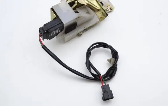 Mazda 323 F Rear door lock 