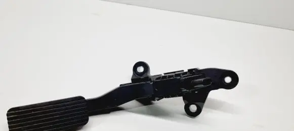 Hyundai Kona I Accelerator throttle pedal 32700J9900
