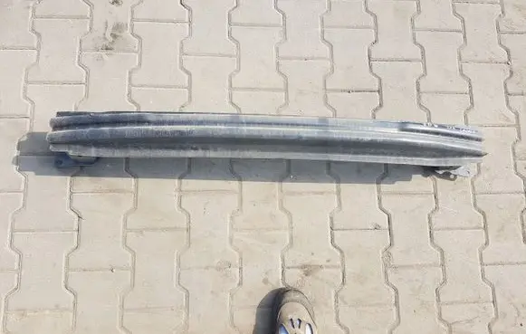 Quarter panel pressure vent