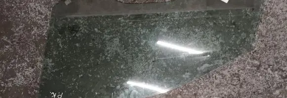 KIA Sportage Front door window glass four-door