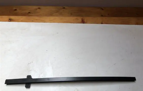Volkswagen Touran I Rear door windshield rail 1T0839407C