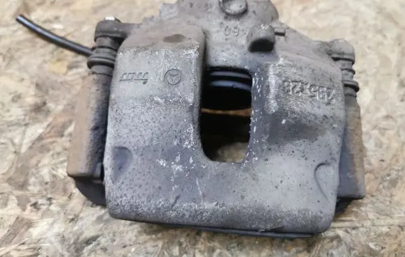 Mercedes-Benz C W204 Front brake caliper 4847 295X28