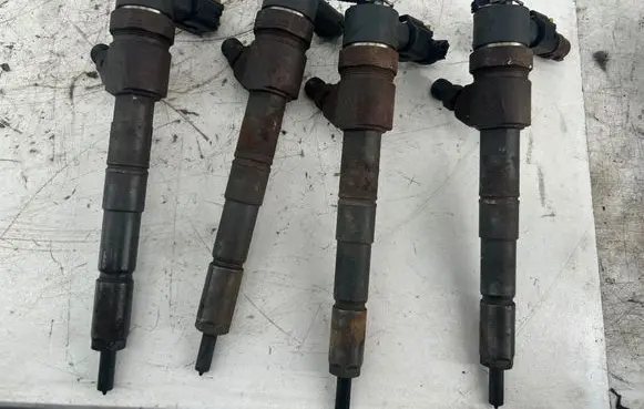 Opel Insignia A Fuel injectors set 0445110327