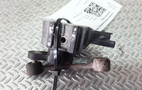 Headlight/headlamp level sensor