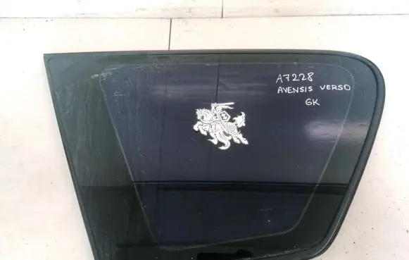 Toyota Avensis Verso Rear side window