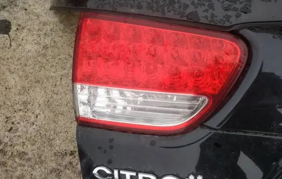 Citroen C-Crosser Tailgate rear/tail lights