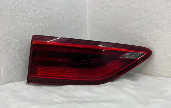 Volkswagen Golf VIII Tailgate rear/tail lights 5H0945093D