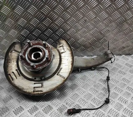 Front wheel hub
