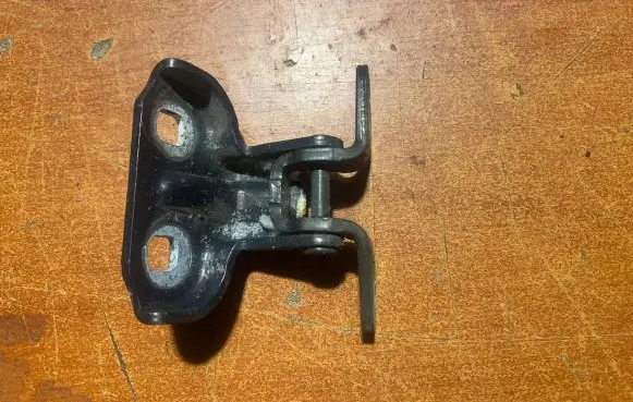 Opel Astra J Rear door upper hinge