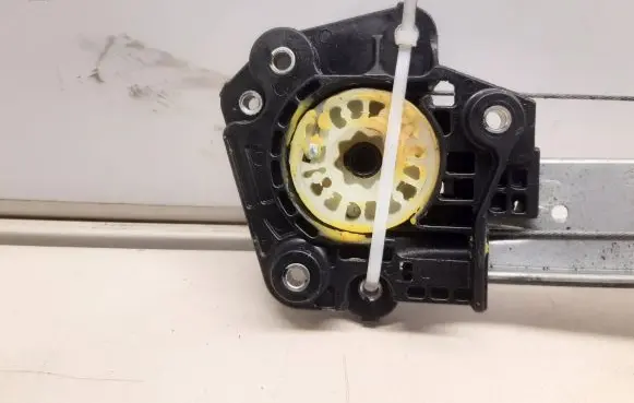 Honda Civic Rear window lifting mechanism without motor