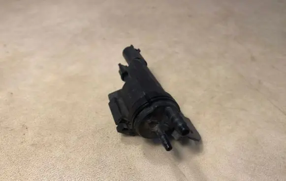 Mercedes-Benz G W461 W463 1st Gen Valve vacuum A0025401497
