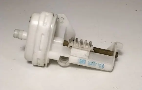 Audi A4 S4 B5 8D Central locking vacuum pump 