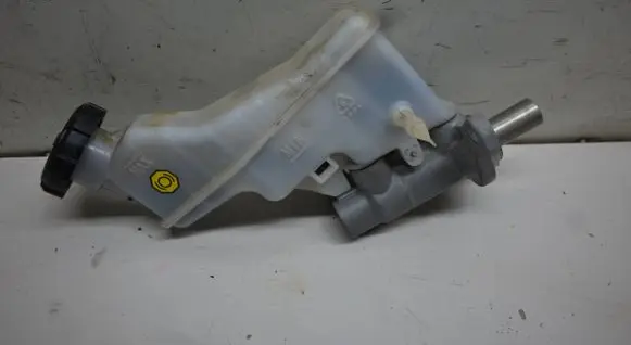 Master brake cylinder