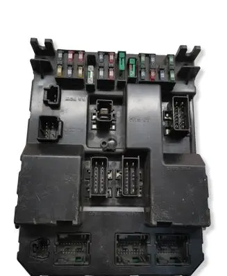 Peugeot 307 Fuse module 9651197680A 9651196980A 00201900041203