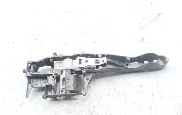 Rear door exterior handle/bracket
