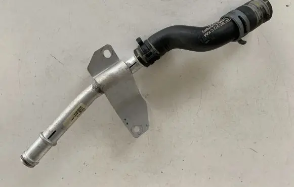 Audi Q7 4M Engine coolant pipe/hose 4M0819857 4M0265372C