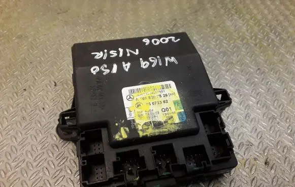 Mercedes-Benz A W169 Door control unit/module 1698207526 A1698207526