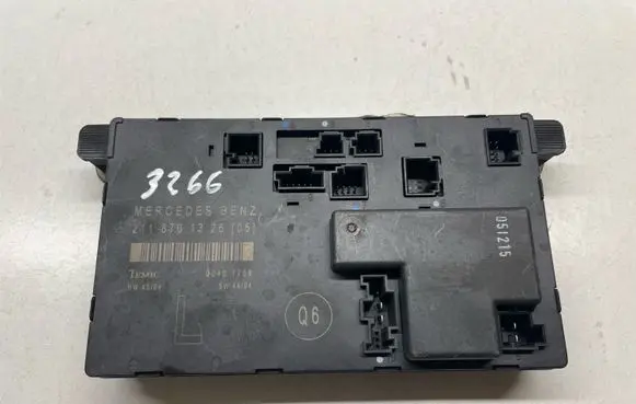 Mercedes-Benz E W211 Door control unit/module 2118701326 A2118701326