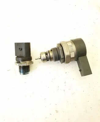 BMW 3 E90 E91 Fuel pressure regulator 0281002949