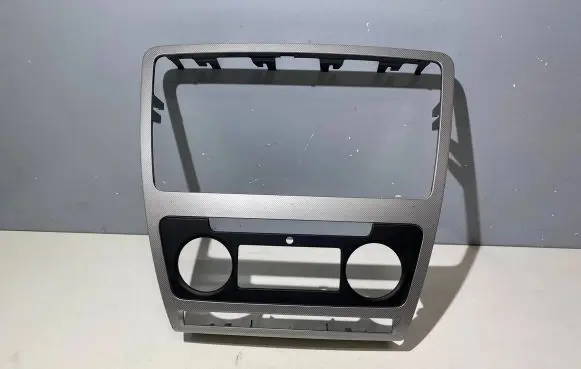 Skoda Octavia Mk2 (1Z) Radio/GPS head unit trim 1Z0858069AA 113521018202