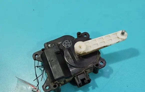 Toyota Avensis T250 A/C air flow flap actuator/motor 0673008680 IMPRK1582786