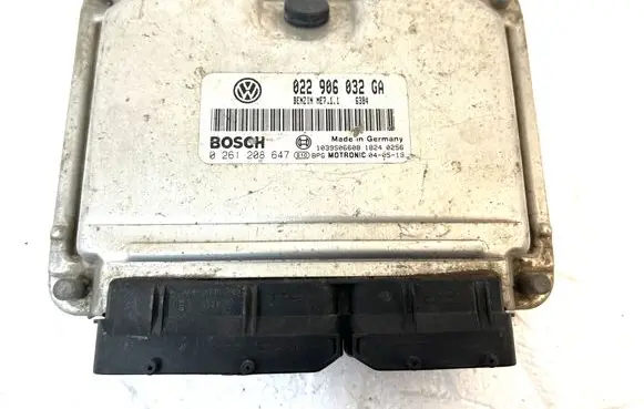 Volkswagen Touareg I Engine control unit/module 022906032GA 0261208647
