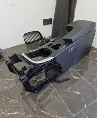Opel Insignia A Armrest 