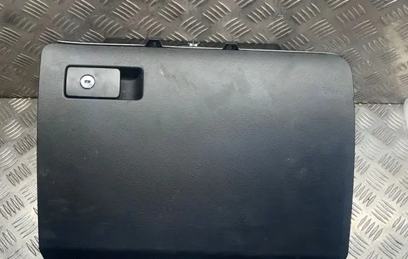 Volkswagen PASSAT B6 Glove box 3c1s57114