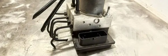 Audi A4 S4 B7 8E 8H ABS Pump 8L0910517D