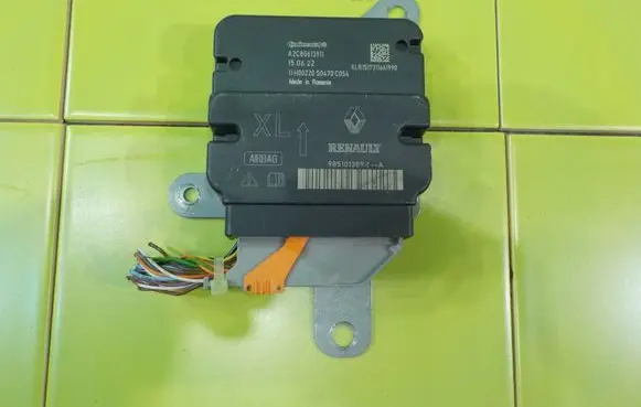 Renault Clio IV Airbag control unit/module A2C80613911
