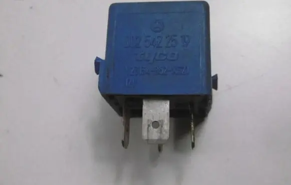 Mercedes-Benz Vaneo W414 Other relay 0025422519