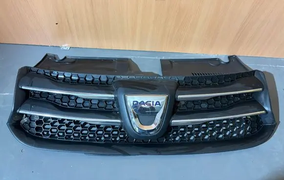 Dacia Sandero Front grill 623103971R