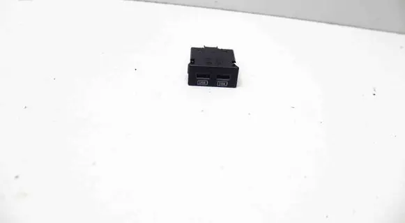 Chrysler 300C USB socket connector 68253158AA