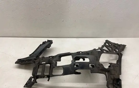Mercedes-Benz C W204 Front bumper mounting bracket A2048854165