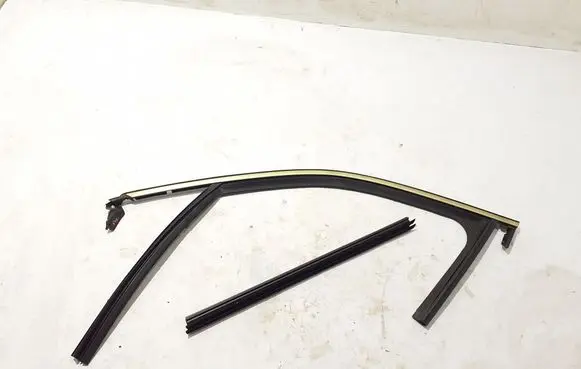 Renault 5 E-Tech Front door rubber seal 803313603R