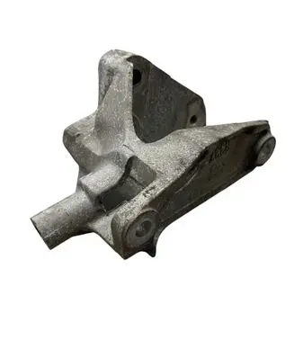 Engine mounting bracket