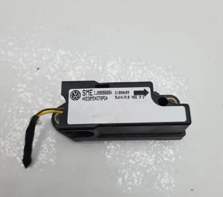Volkswagen PASSAT B5 Airbag deployment crash/impact sensor 1J0909606N 21000609 5WK41910