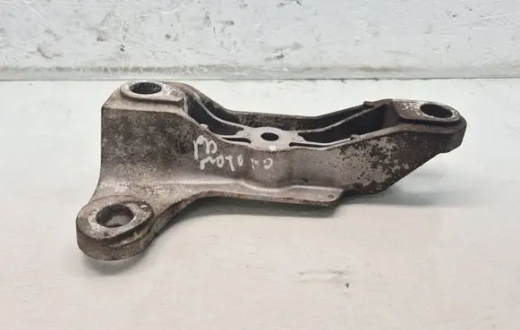 Mazda CX-7 Engine mounting bracket 