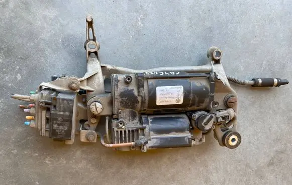Porsche Cayenne (9PA) Air suspension compressor/pump 7L0616006E 7L0616006F 15150000403