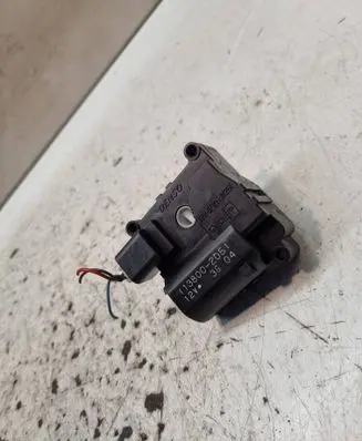 Toyota Corolla Verso AR10 Air flap motor/actuator 1138002051 3604 3G04