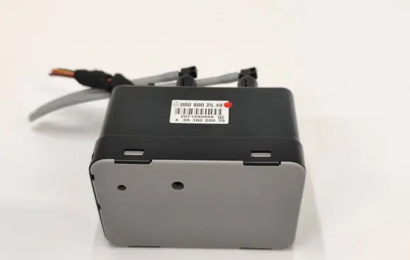 Mercedes-Benz R W251 Central locking vacuum pump 0008002548 2071280658 A3510020010