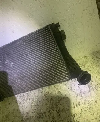 Volkswagen Touran I Intercooler radiator