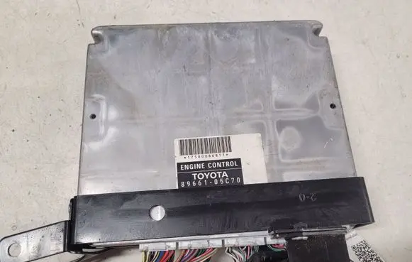 Toyota Avensis T250 Engine control unit/module 8966105C70 17580086811