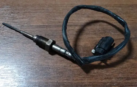 BMW 5 G30 G31 Exhaust gas temperature sensor 8582662