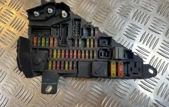 BMW 5 E60 E61 Fuse module 6906601 6906588