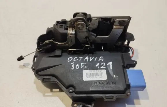 Skoda Octavia Mk2 (1Z) Front door lock 3D1837015AB