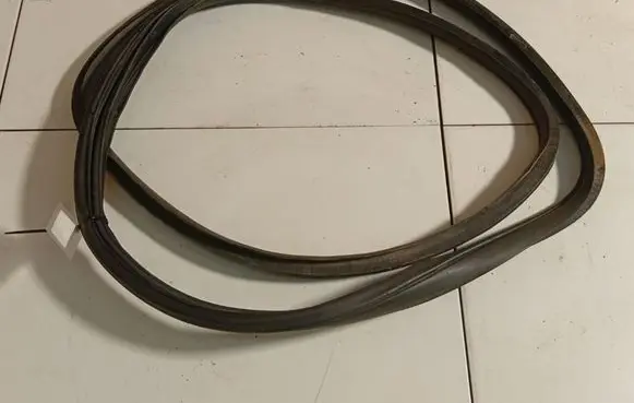Jaguar X-Type Rubber seal front coupe door 