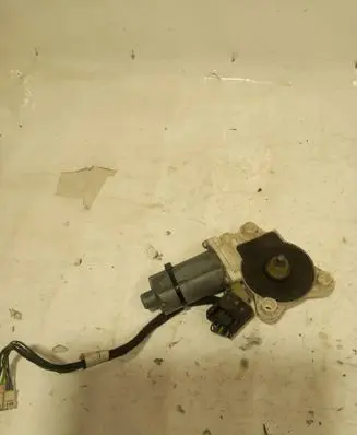 Mercedes-Benz E W211 Front door window regulator motor 0130821970