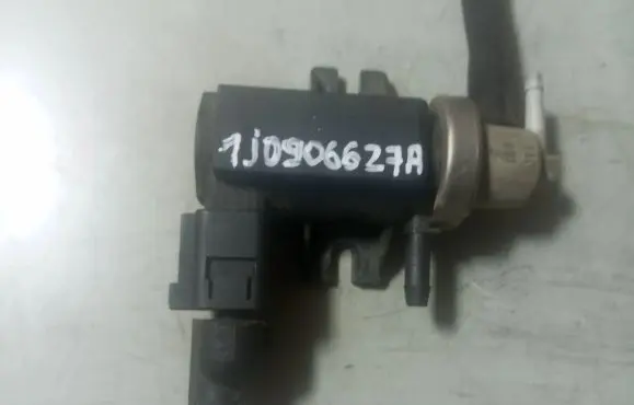 Volkswagen Golf V Turbo solenoid valve 1J0906627A