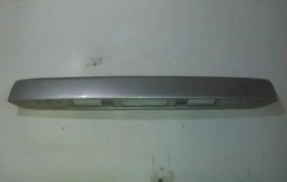 Trunk door license plate light bar